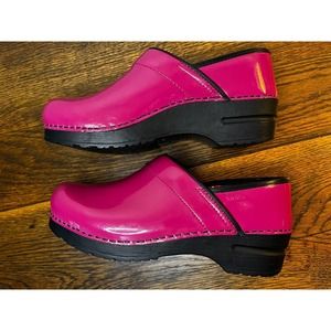 NEW No Box Sanita Professional Patent Leather Clogs Fuchsia Size 8 US Size 39 EU